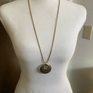 Elegant Gold Pendant Necklace